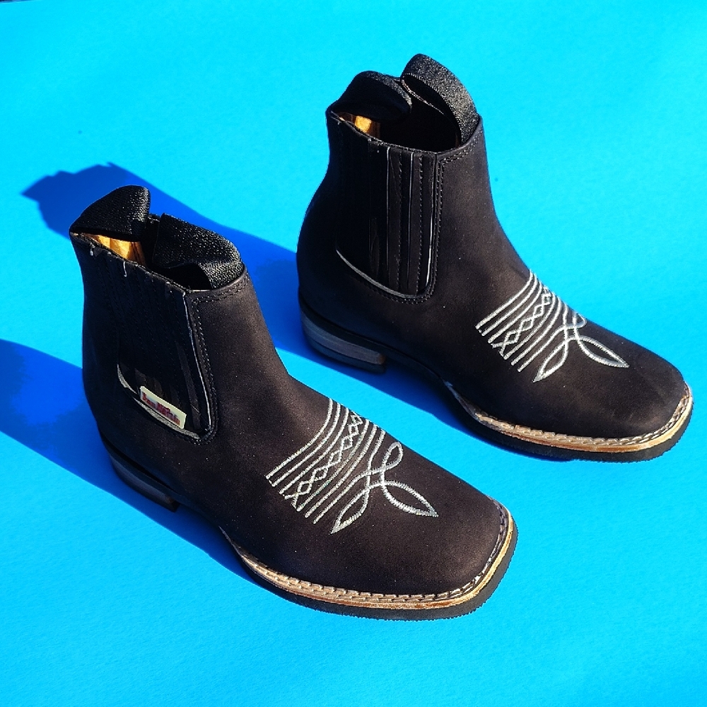 ( Boys )Black Leather Western Ankle Boots with White Stitching.